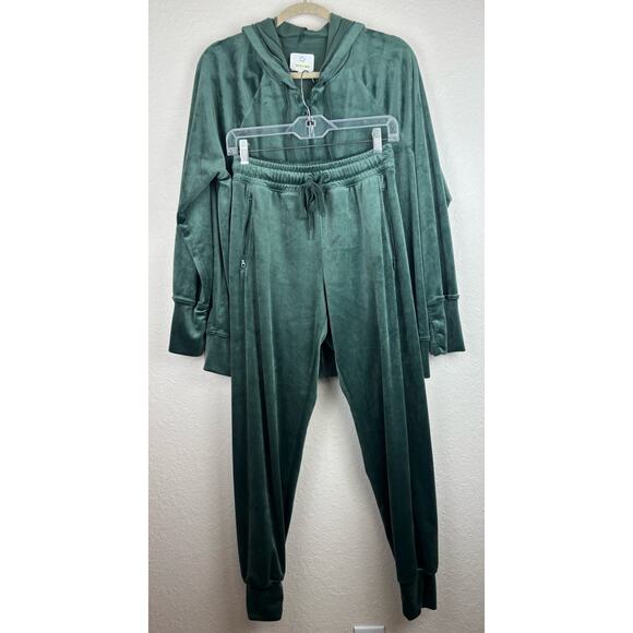 OFFLINE by Aerie Pants - Offline By Aerie Emerald Green Velour Jacket and Pant Set Size Small
